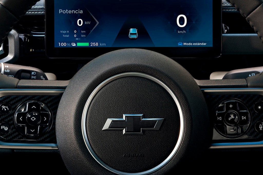 O volante do Spark tem ajuste de altura e facil acesso aos comandos